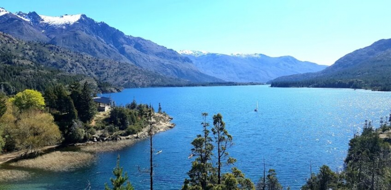 El lago Epuyén te conectará con la naturaleza