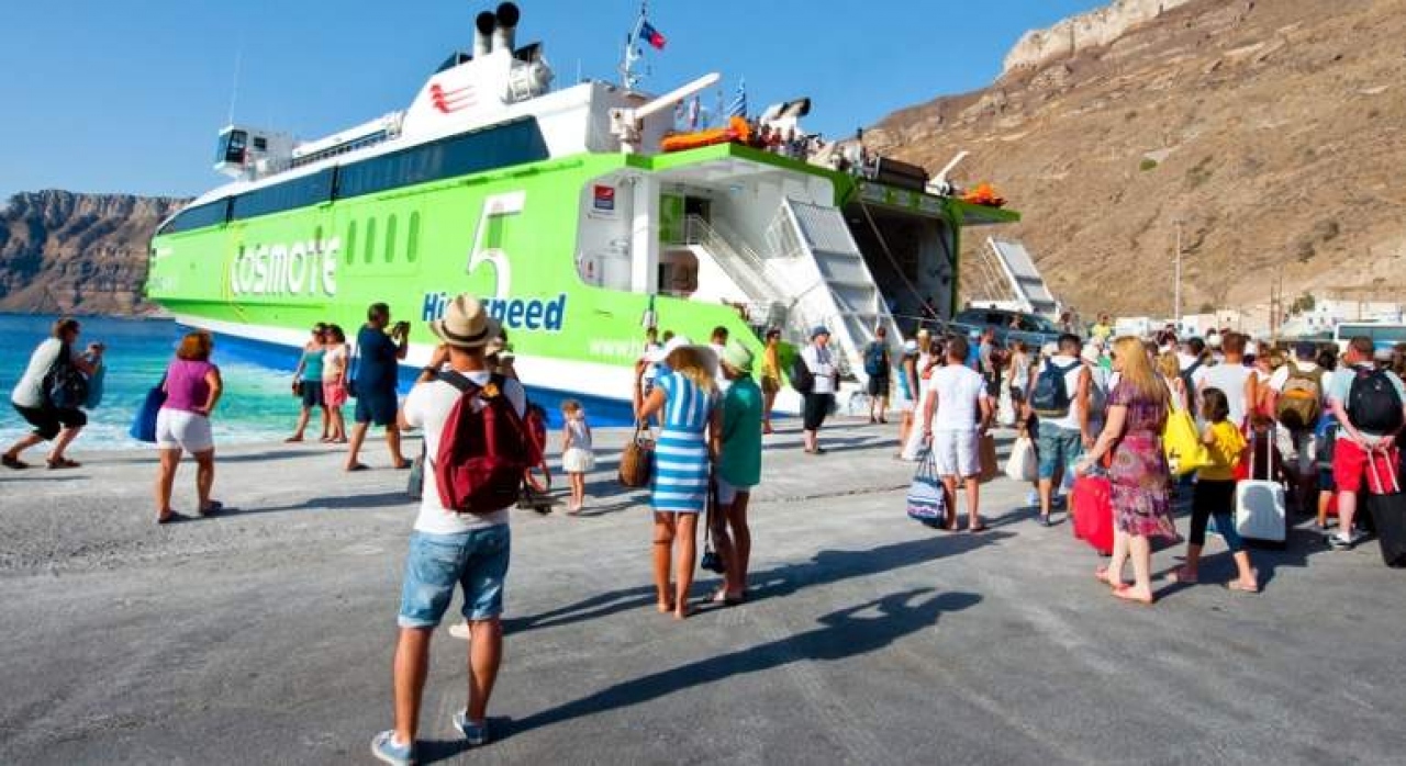 Grecia impondrá restricciones a cruceros para contener el turismo masivo